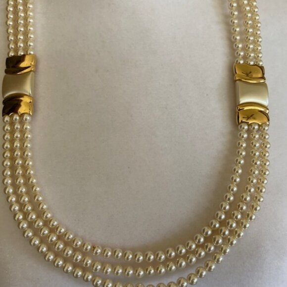 NAPIER Vintage 3 Strand Faux Pearl Enamel Accent Gold Tone Necklace - Picture 4 of 16